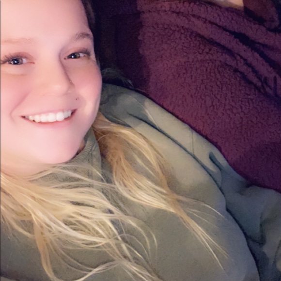 Meet your Posher, Danielle - Picture 1 of 1